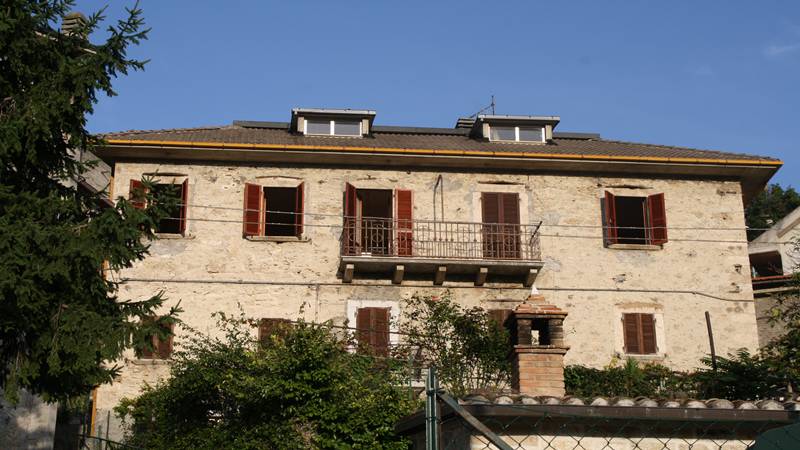 Single house of approximately 80 square meters with adjoining attic of...