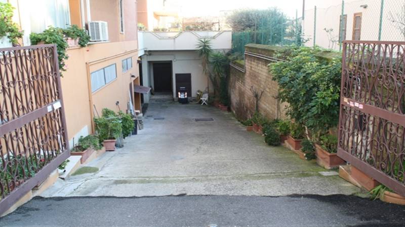 Garage of 150 sqm...