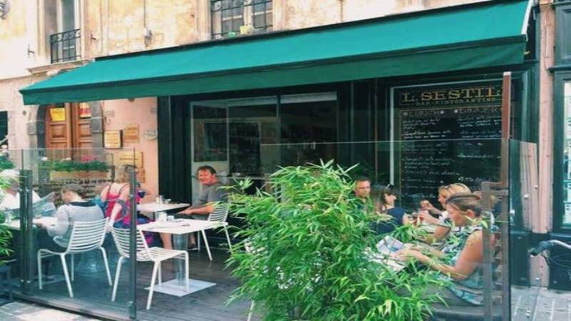 Activities of bar-restaurant with great goodwill and great location....