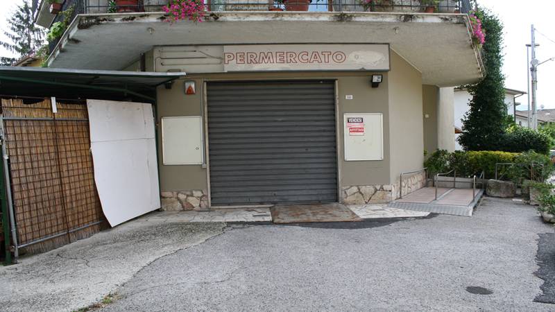 Commercial space used as a convenience store. Sqm 140...