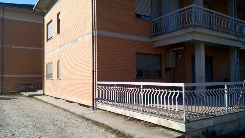 Appartamento di mq 90 circa termoautonomo a GPL/PELLET posto al piano ...