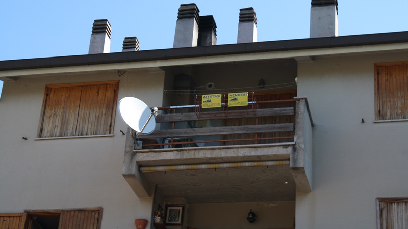 Apartment on the second floor , living room with fireplace and pellet ...