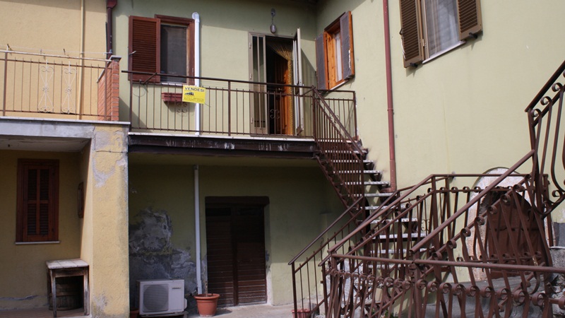 Appartamento posto al piano primo di mq 45 composto da cucina, disimpe...