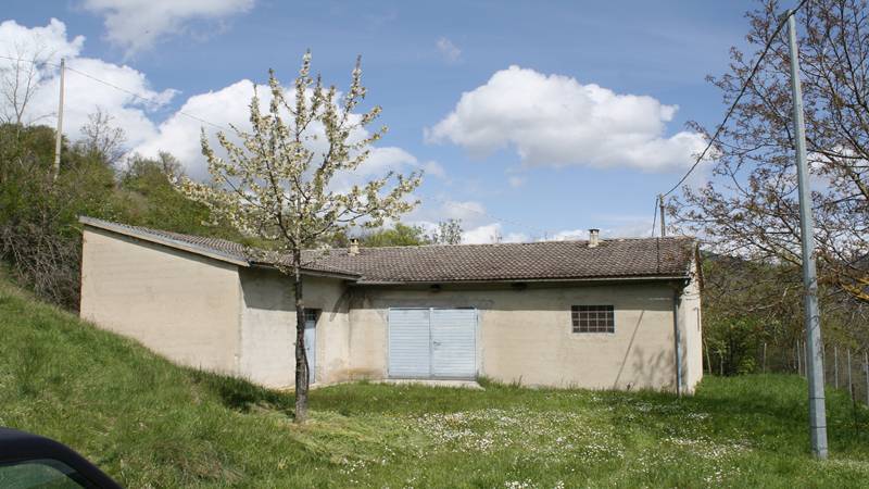 Farm building stone approximately 150 aqm, with agricultural...
