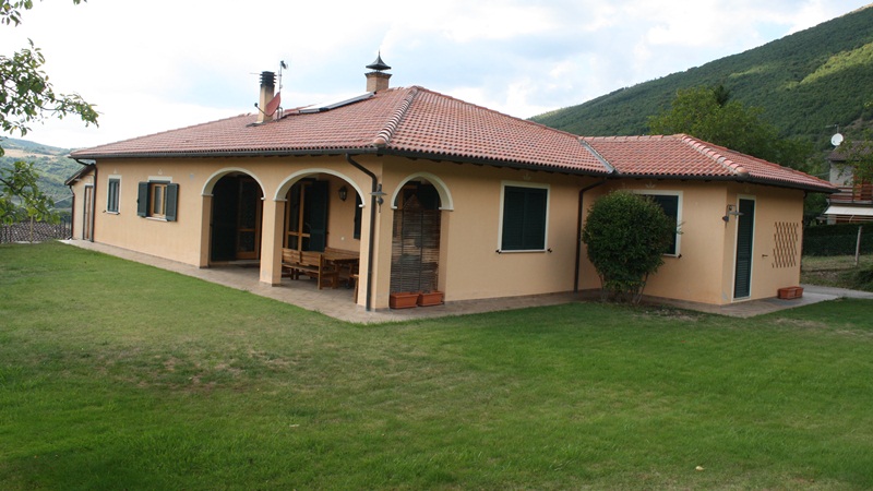 Villa indipendente di mq 190 circa, con annesso portico 20 m...