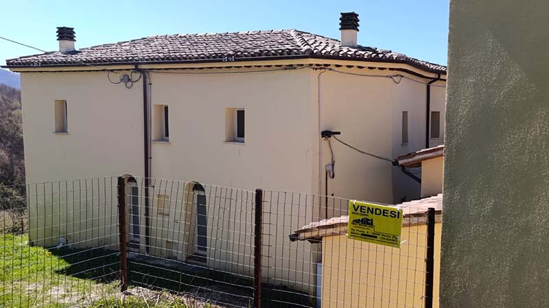 Due piccol alloggi indipendenti termoautonomi con camino leg...