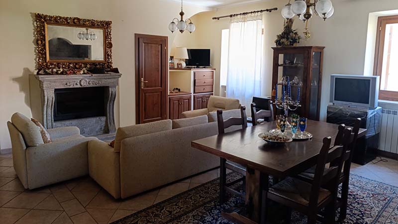 In ottima posizione palazzetto cielo terra, composto da tre ...